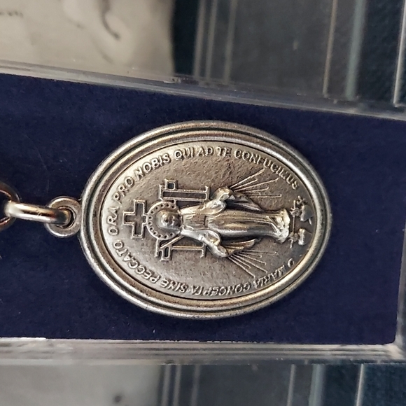 Mother Mary Miraculous Key Chain MADE IN ITALY - Picture 2 of 3